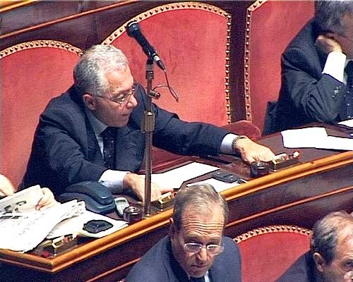 Licenziare gli statali fannulloni assenteisti e pianisti for Numero deputati parlamento italiano