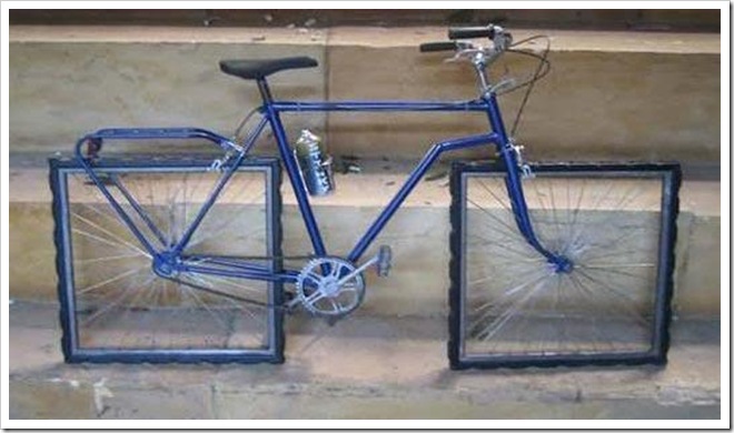 Pedalare con una bici dalle ruote quadrate